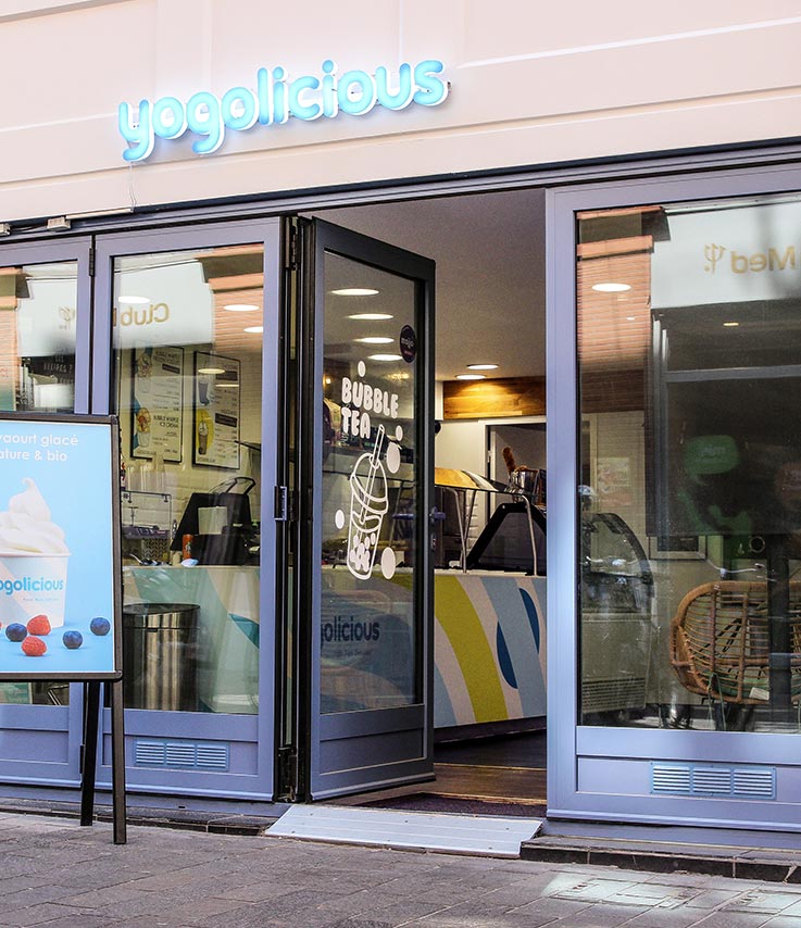 Vue extérieure d'une boutique rénovée par une architecte d'intérieur